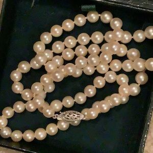 Simulated pearl necklace good clasp Vintage white w bracelet